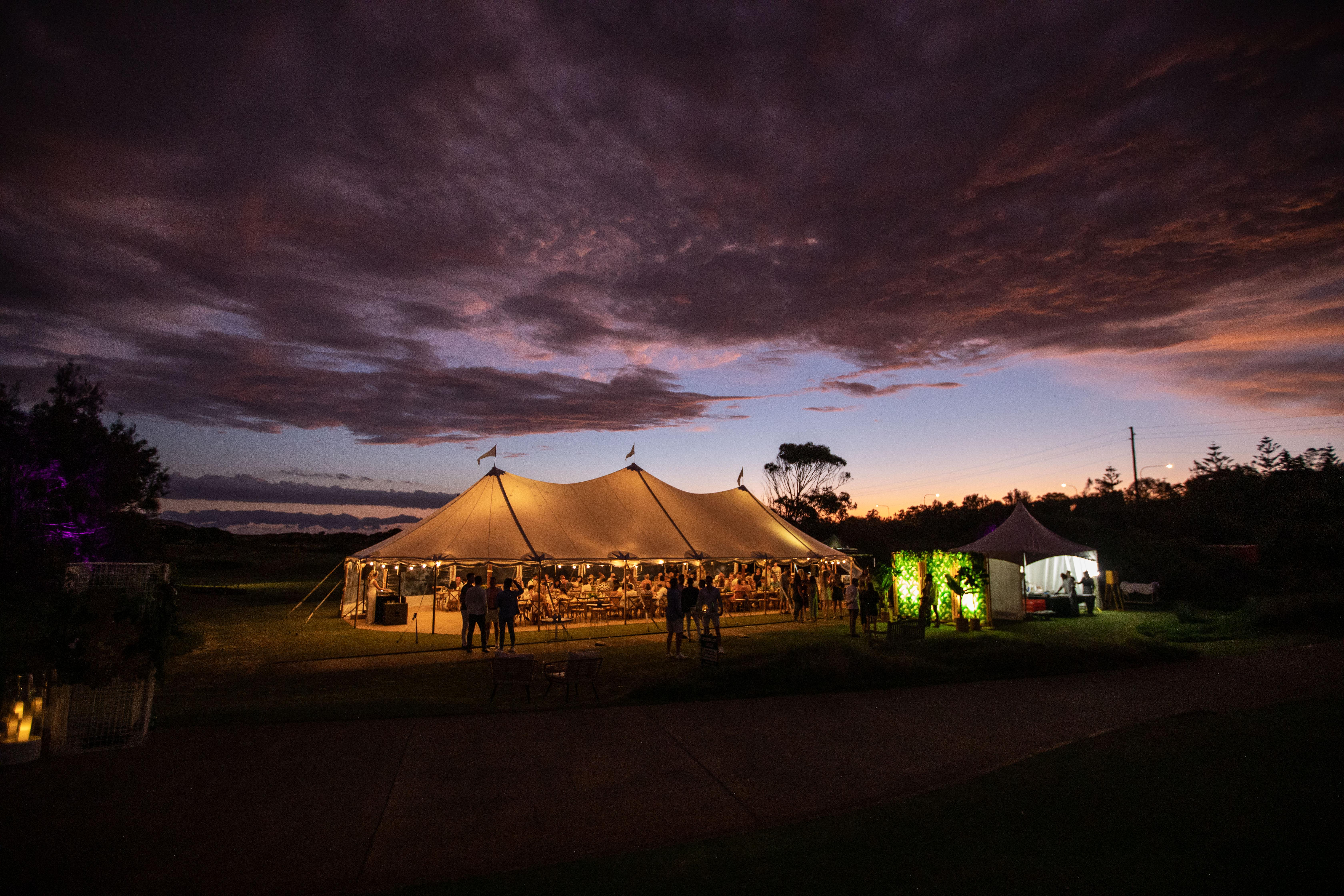 Pullman Magenta Shores Resort Entrance Exteriör bild The tent at the 2011 Australian Open