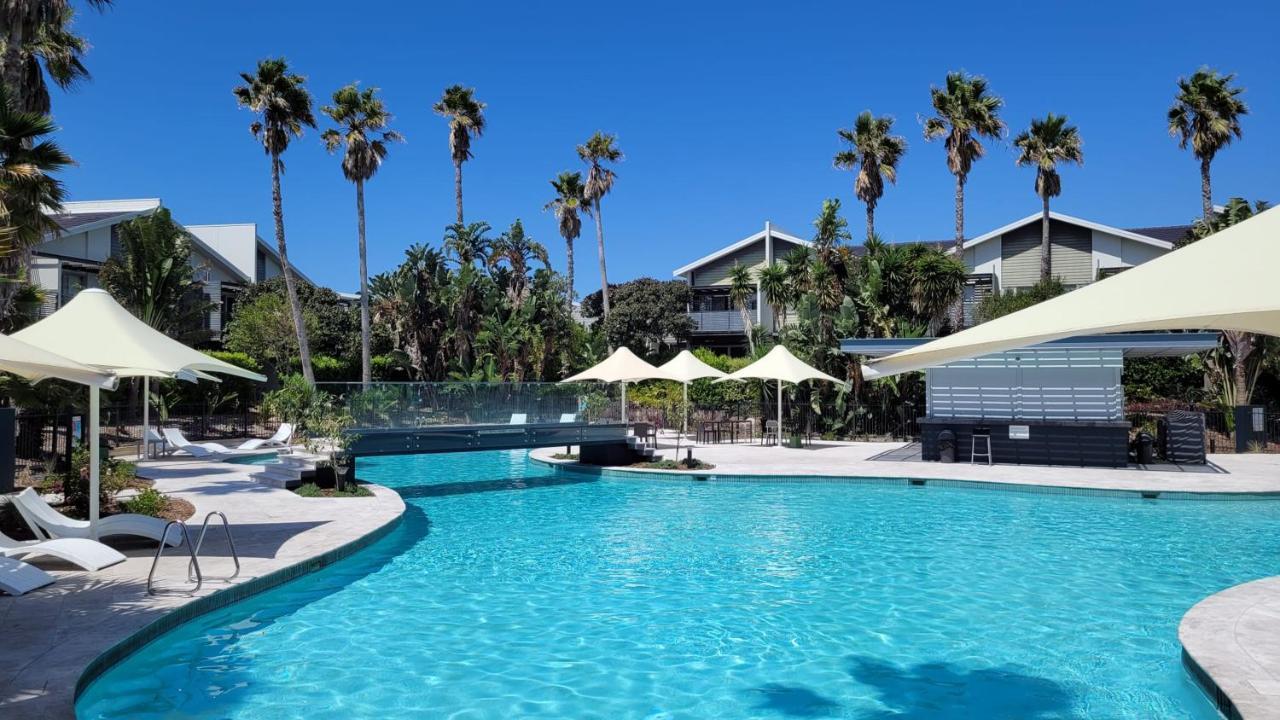 Pullman Magenta Shores Resort Entrance Exteriör bild The pool at Peppers Beach Club