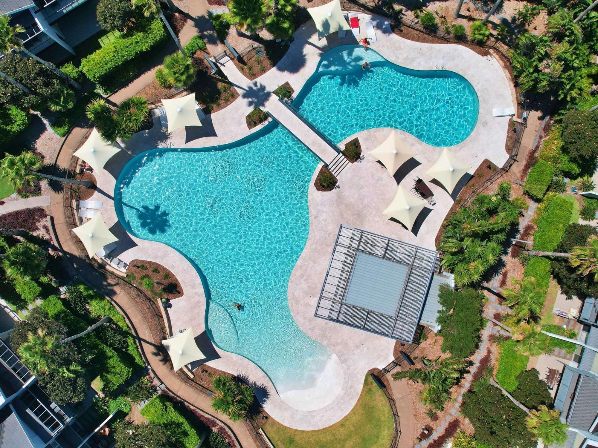 Pullman Magenta Shores Resort Entrance Exteriör bild Aerial view of the pool
