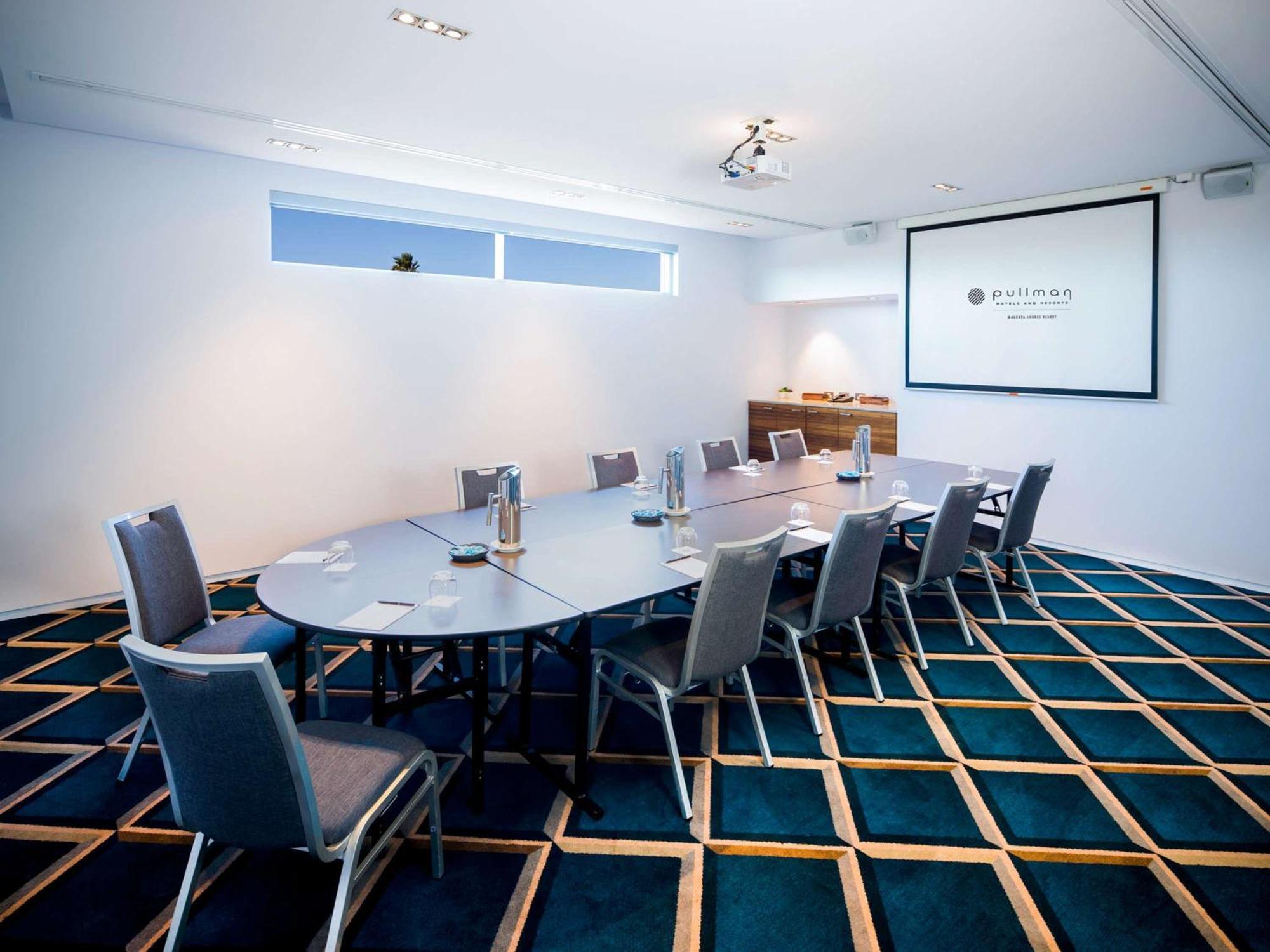 Pullman Magenta Shores Resort Entrance Exteriör bild The boardroom at the London office