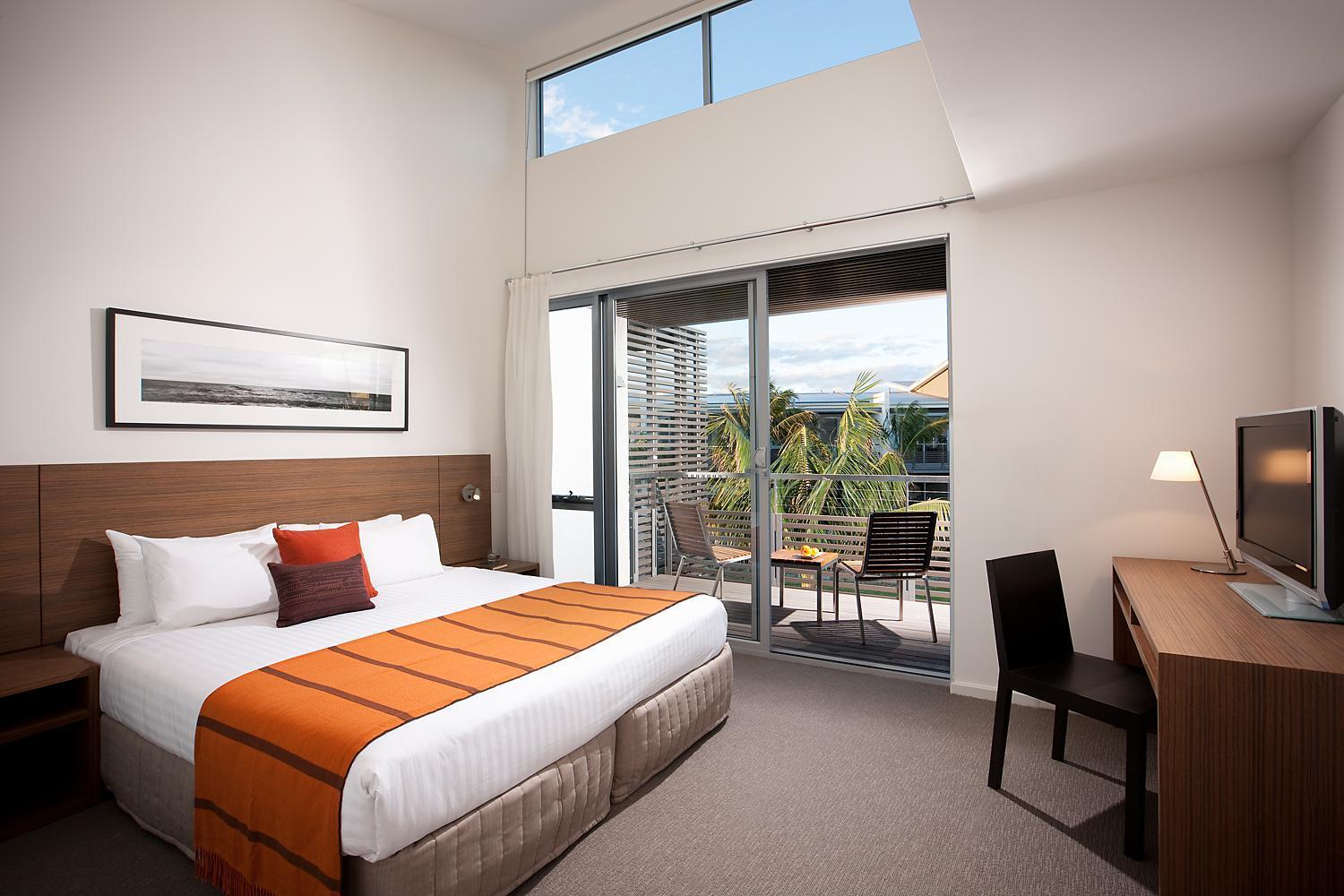 Pullman Magenta Shores Resort Entrance Exteriör bild A typical room at the Mantra Crown Towers