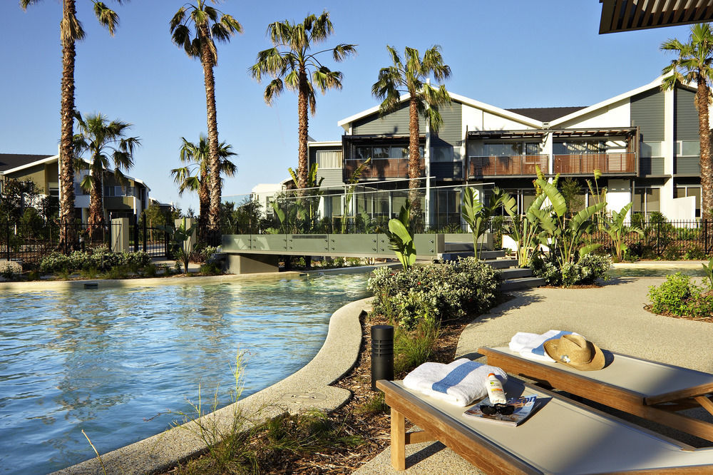Pullman Magenta Shores Resort Entrance Exteriör bild The resort's pool
